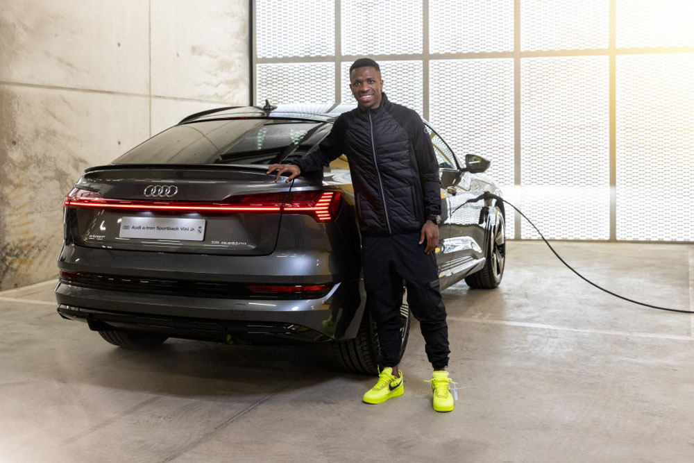 El Real Madrid gana la Liga: estos son los Audi que conducen sus jugadores 3 Motor16 Vinicius tiene un Audi e-tron Sportback.