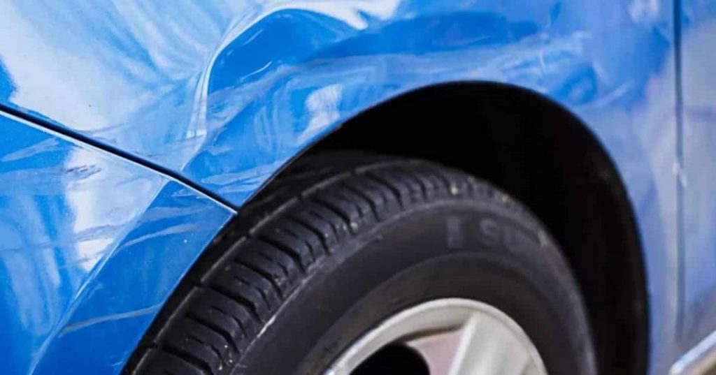 El secreto para quitar una abolladura de tu coche gratis 70 Motor16 Utilizar un secador de pelo