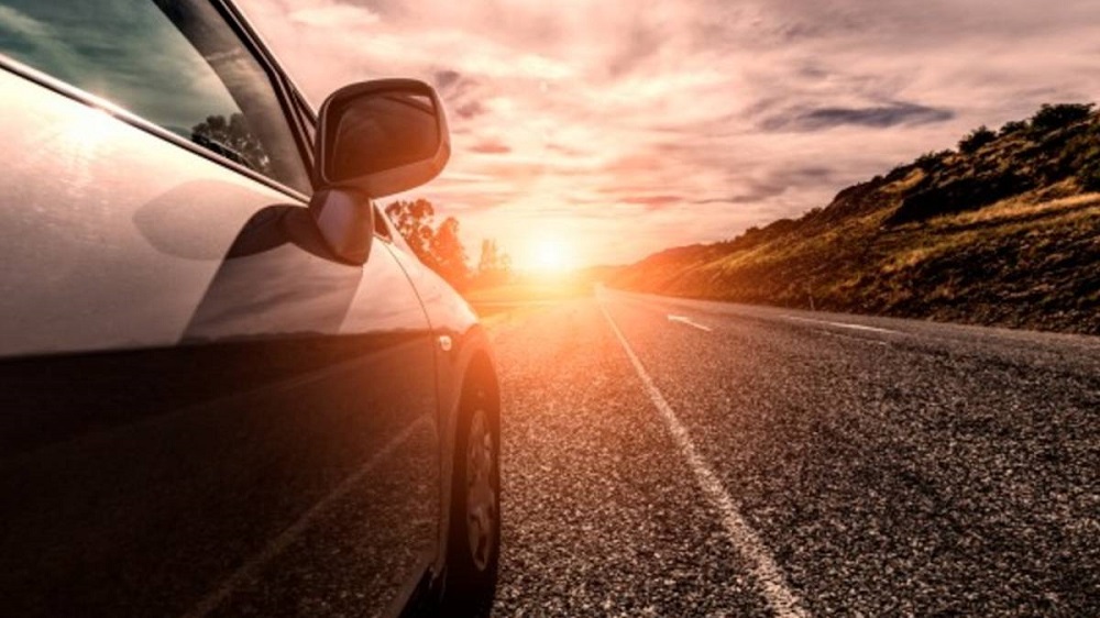 El secreto para quitar una abolladura de tu coche gratis 73 Motor16 Aparcar bajo el sol
