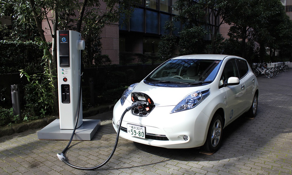 ¿Cómo puedo cargar un coche eléctrico?