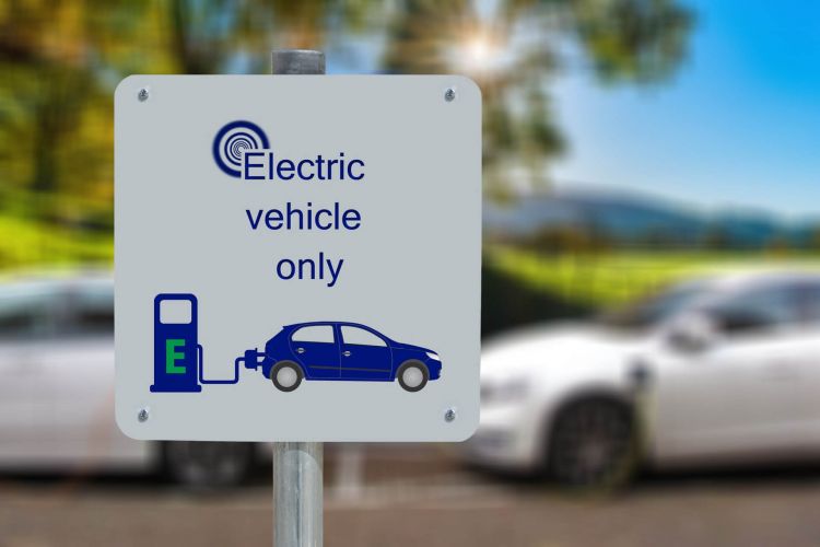 Comprar un eléctrico: ¿en qué países de la UE no hay ayudas? 1 Motor16 Carga de coche eléctrico