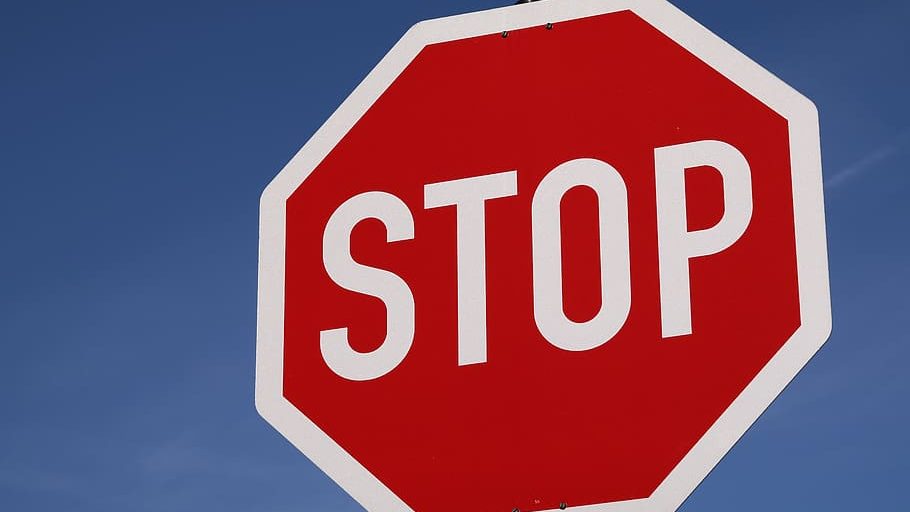 La señal de la DGT que nadie respeta: multa de 200 euros y 4 puntos 70 Motor16 Multa por evadir el Stop