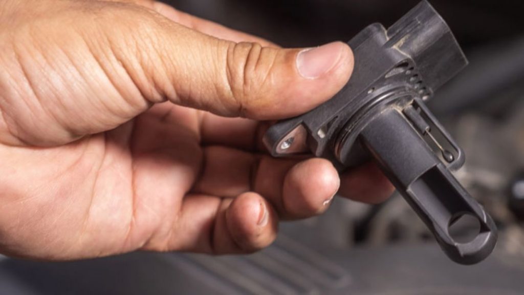 Como entender los términos que utilizan en el taller para que no te engañen 11 Motor16 caudalimetro coche taller Motor16