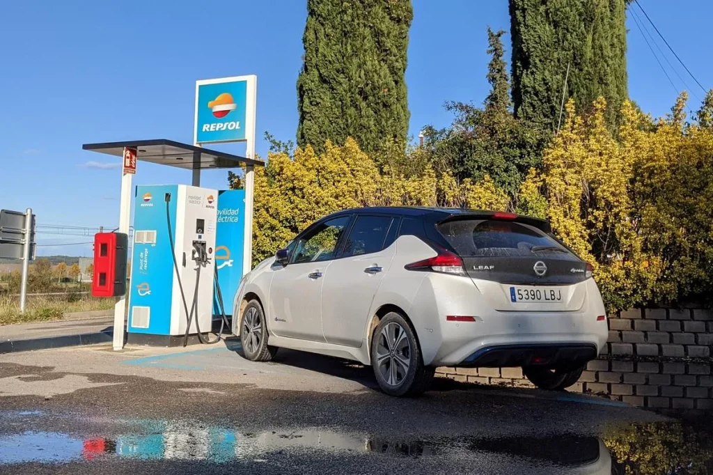 Cada vez circulan más electricos en las carreteras 