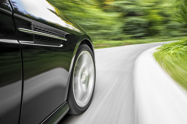coche exceso velocidad Motor16