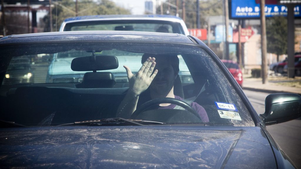 Esto es lo que le pasa a tu coche cuando conduces en la reserva 24 Motor16 dgt