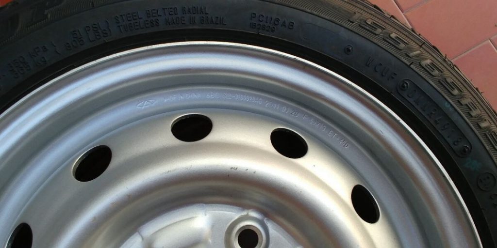 Estas son las causas más comunes de accidentes en España 8 Motor16 Neumáticos en mal estado