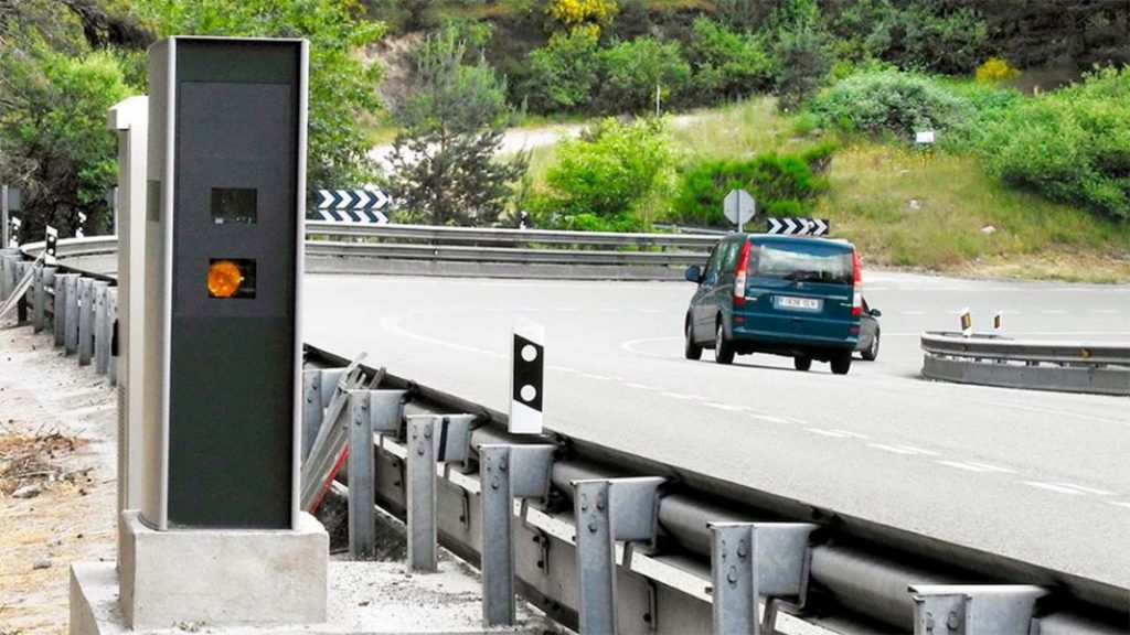 La DGT te multará con 500 euros si llevas este objeto en Semana Santa 54 Motor16 dgt