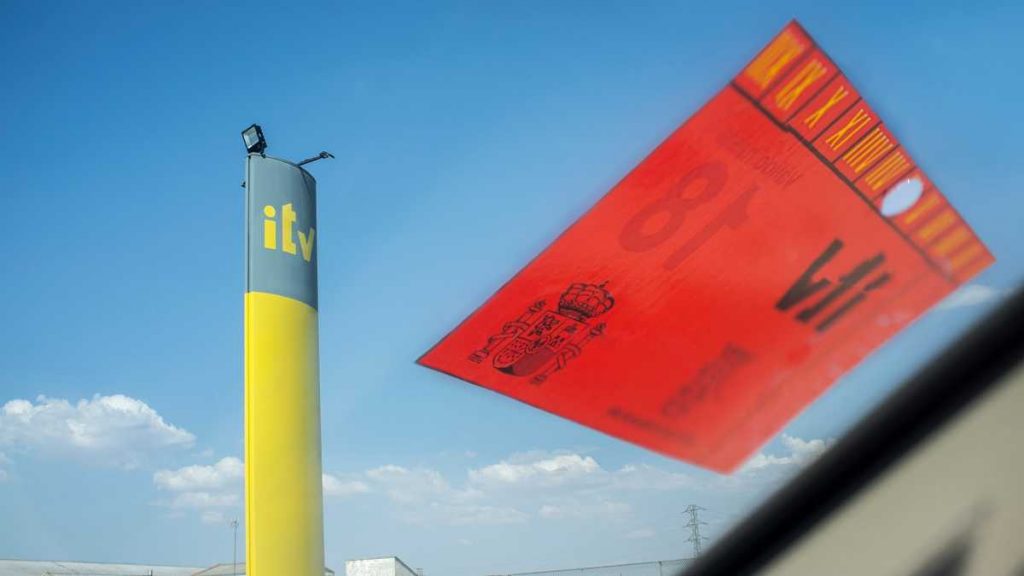 Las dos pruebas de la ITV que los coches eléctricos no tienen que pasar 136 Motor16 Examen aprobado, podrás circular sin problemas