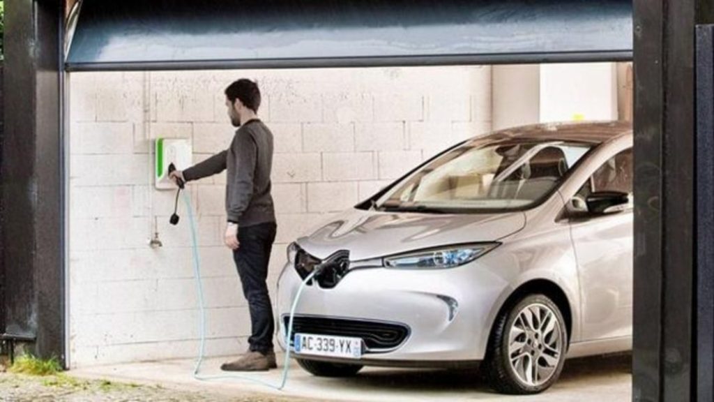 Asumir los costes de instalación y consumo del cargador eléctrico 
