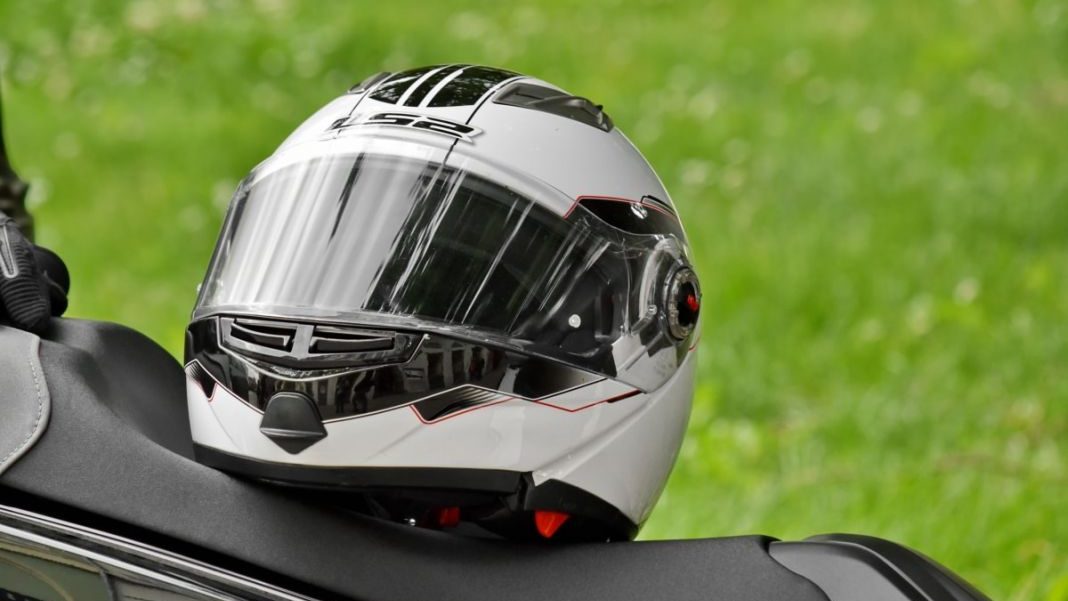 El intercom en la moto: ¿Es legal o te pueden multar? 60 Motor16 intercom moto3 edited Motor16