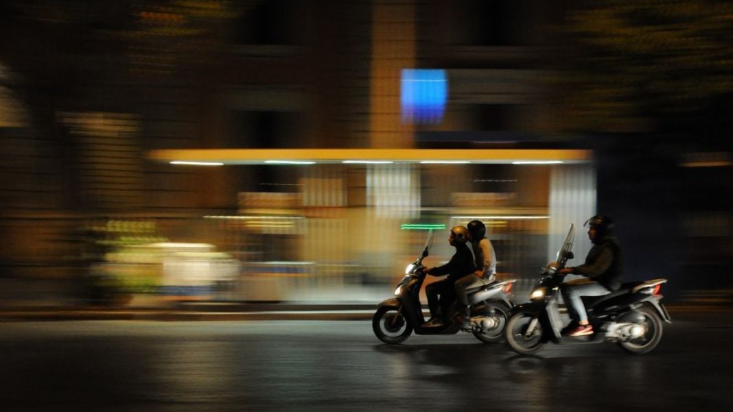 El intercom en la moto: ¿Es legal o te pueden multar? 62 Motor16 intercom moto4 edited Motor16