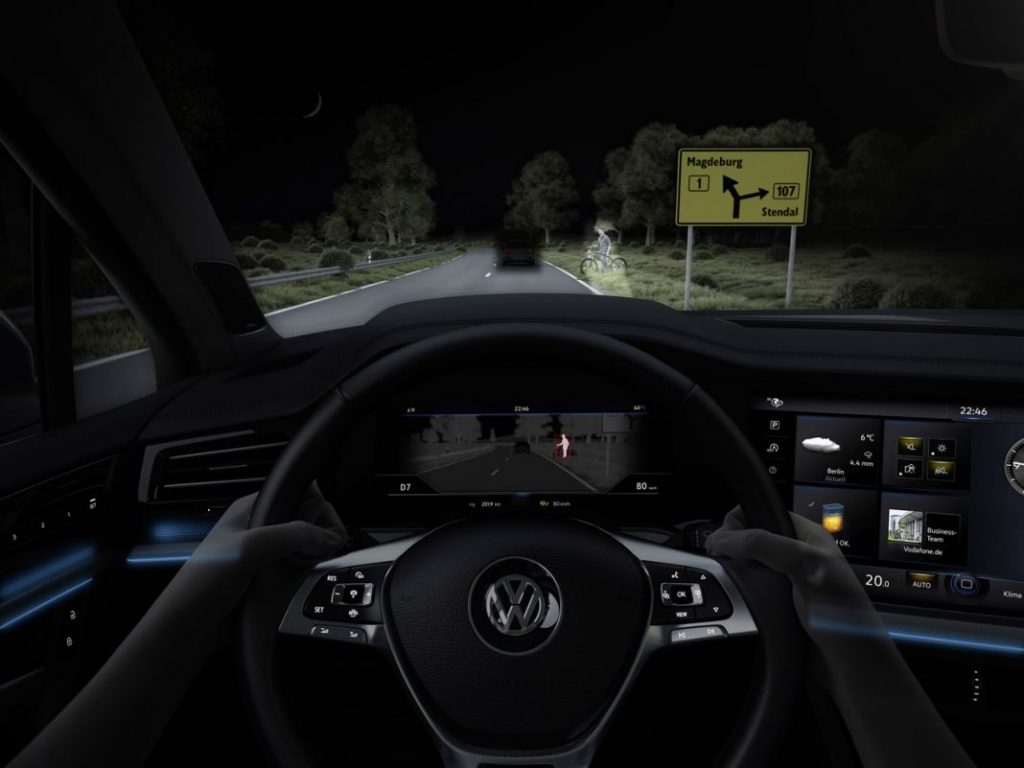 las luces del coche en otoño muy importantes