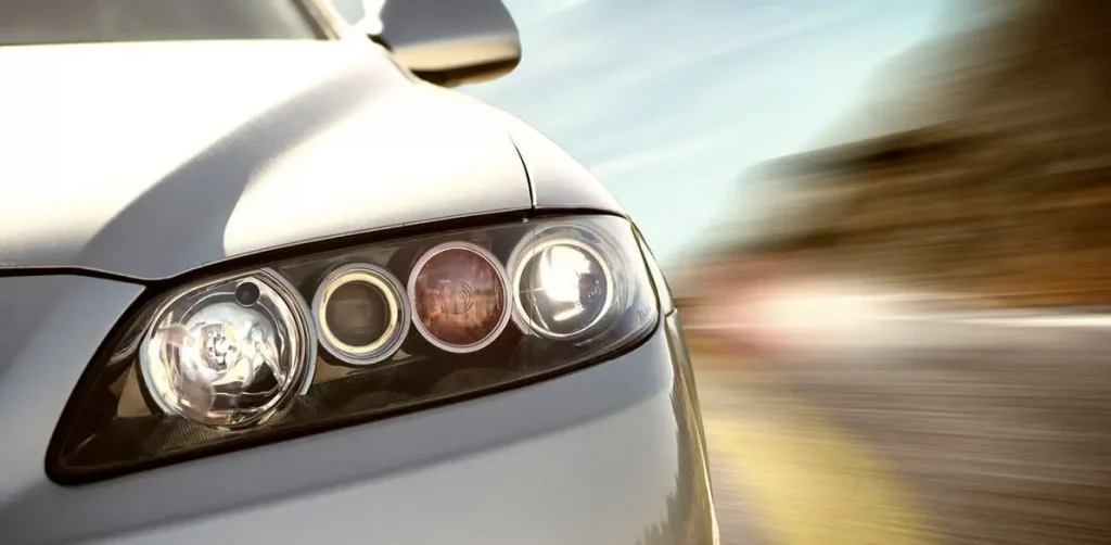 Revisa estas dos cosas de tu coche antes de salir de viaje 24 Motor16 Luces optimas