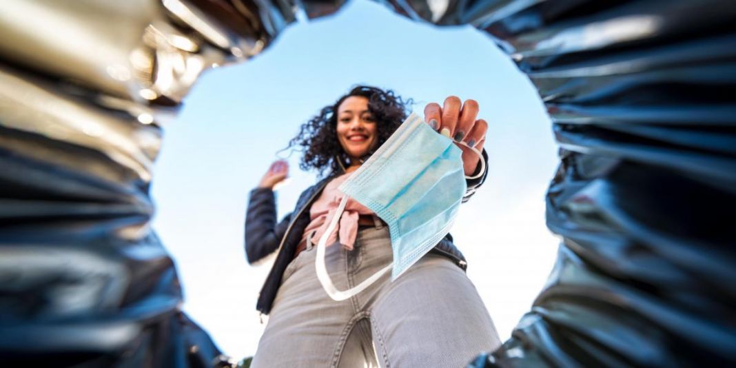 Mascarilla en coches, autobús y metro: cuándo llevarla para que no te multen - Motor 16