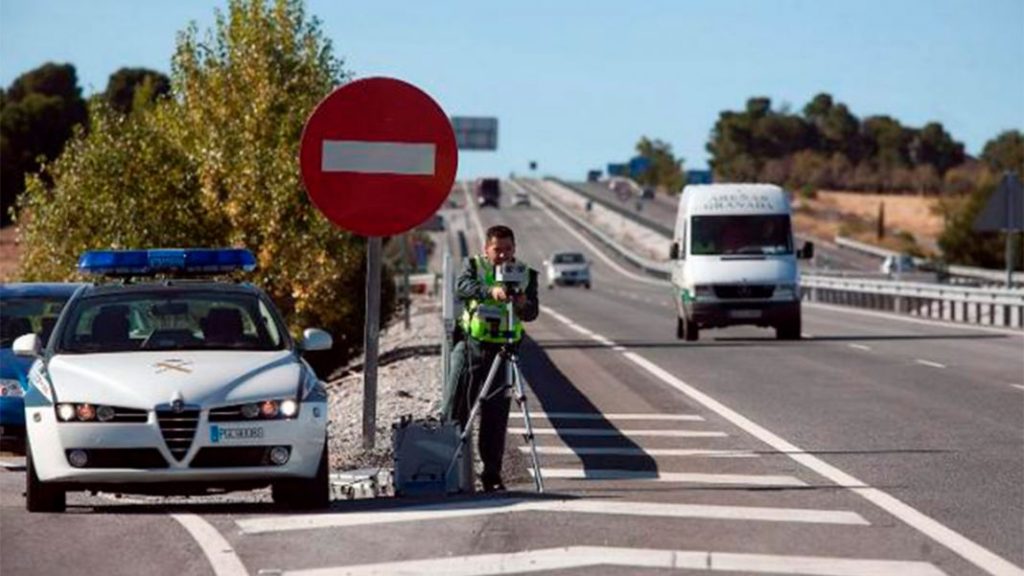 Descubre el número de radares de la DGT que nos vigilan, y no son pocos 1 Motor16 movil Motor16