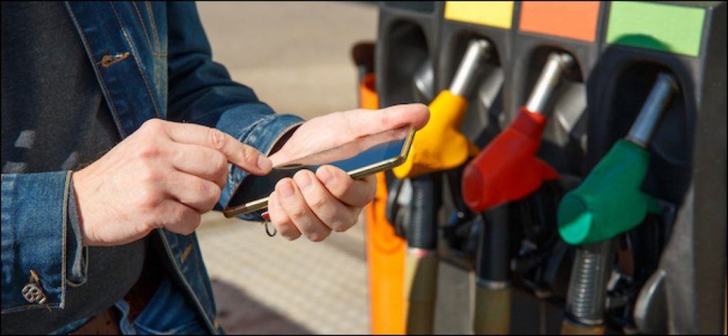 Las gasolineras más baratas que hay en la carretera de Valencia 148 Motor16 movil repostar5 Motor16