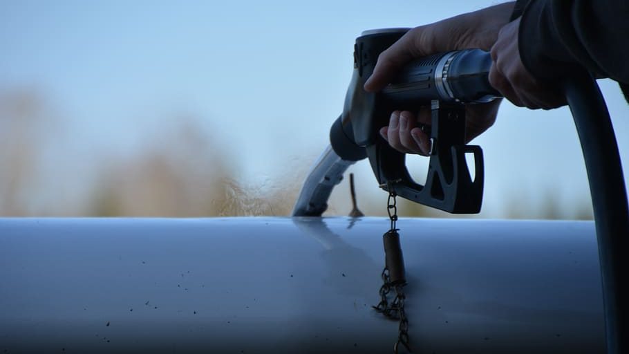 Adiós al debate: ¿Cuánto dura la reserva de tu coche? 257 Motor16 reserva multa 1 edited Motor16