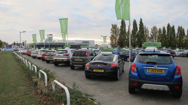 Los coches de segunda mano que se venden en España tienen edad para ir al instituto 189 Motor16 comercial usados