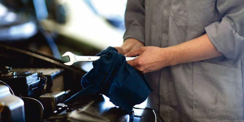 El secreto para quitar una abolladura de tu coche gratis 74 Motor16 ¿Cuánto nos cuesta si lo llevamos al taller?
