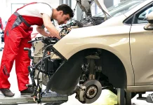 Si tienes que llevar tu coche eléctrico a un taller, estos son los 4 detalles que debe cumplir sí o sí