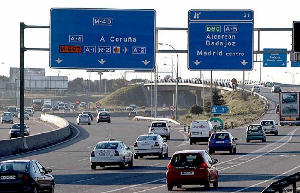 Esta es la multa por circular mal en los carriles anti atascos 7 Motor16 trafico espana coches Motor16