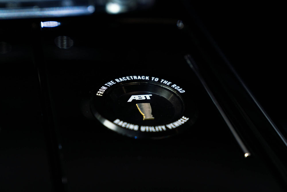2022 ABT Audi RS Q8 Signature Edition. Detalle trofeo.