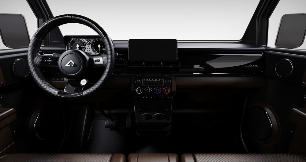 Alpha Motor va aún más lejos con este aventurero REX 3 Motor16 2022 Alpha REX. Imagen interior estudio.