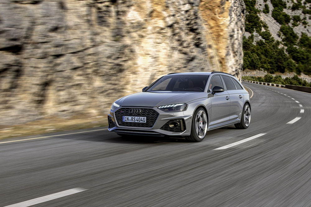 Extra de energía para los Audi RS 4 Avant, RS 5 Coupé y RS 5 Sportback 13 Motor16 2022 Audi RS 4 Avant Competition Plus Paket 2 Motor16