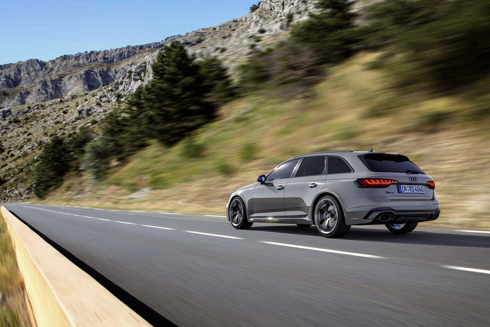 Extra de energía para los Audi RS 4 Avant, RS 5 Coupé y RS 5 Sportback 15 Motor16 2022 Audi RS 4 Avant Competition Plus Paket 4 1 Motor16
