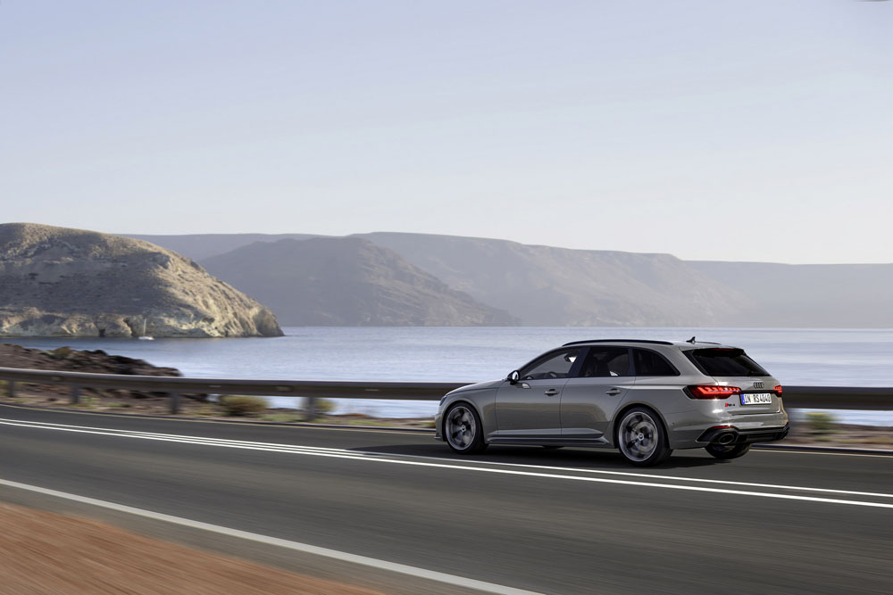 Extra de energía para los Audi RS 4 Avant, RS 5 Coupé y RS 5 Sportback 16 Motor16 2022 Audi RS 4 Avant Competition Plus Paket 5 Motor16