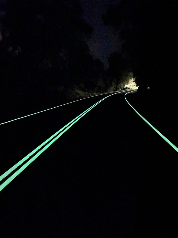 Estas líneas en la carretera salvan vidas, pero no las verás por aquí 4 Motor16 2022 Australia lineas carretera luminiscentes 2 Motor16