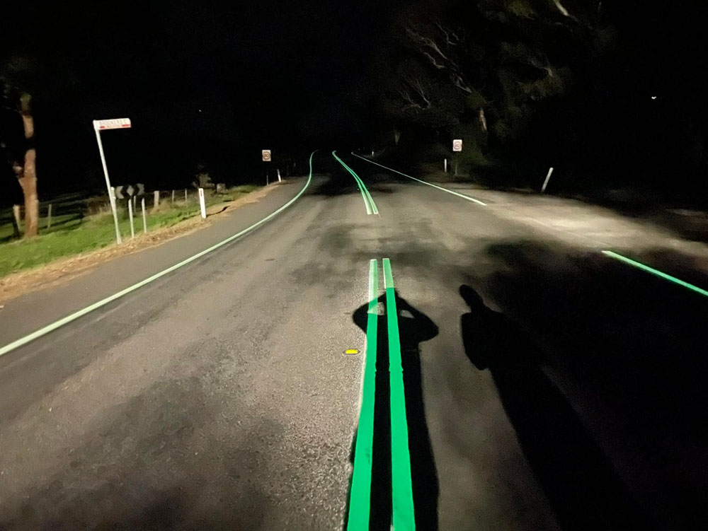 Estas líneas en la carretera salvan vidas, pero no las verás por aquí 5 Motor16 2022 Australia lineas carretera luminiscentes 3 1 Motor16