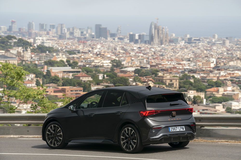 Más autonomía para el Cupra Born 4 Motor16 2022 Cupra Born 77 kWh. Movimiento trasera.