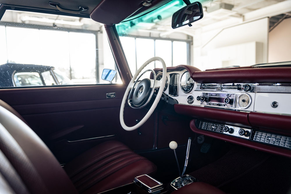 Everrati da corriente a este inmaculado Pagoda de Mercedes-Benz 2 Motor16 Everrati Mercedes-Benz Pagoda eléctrico. Imagen interior.