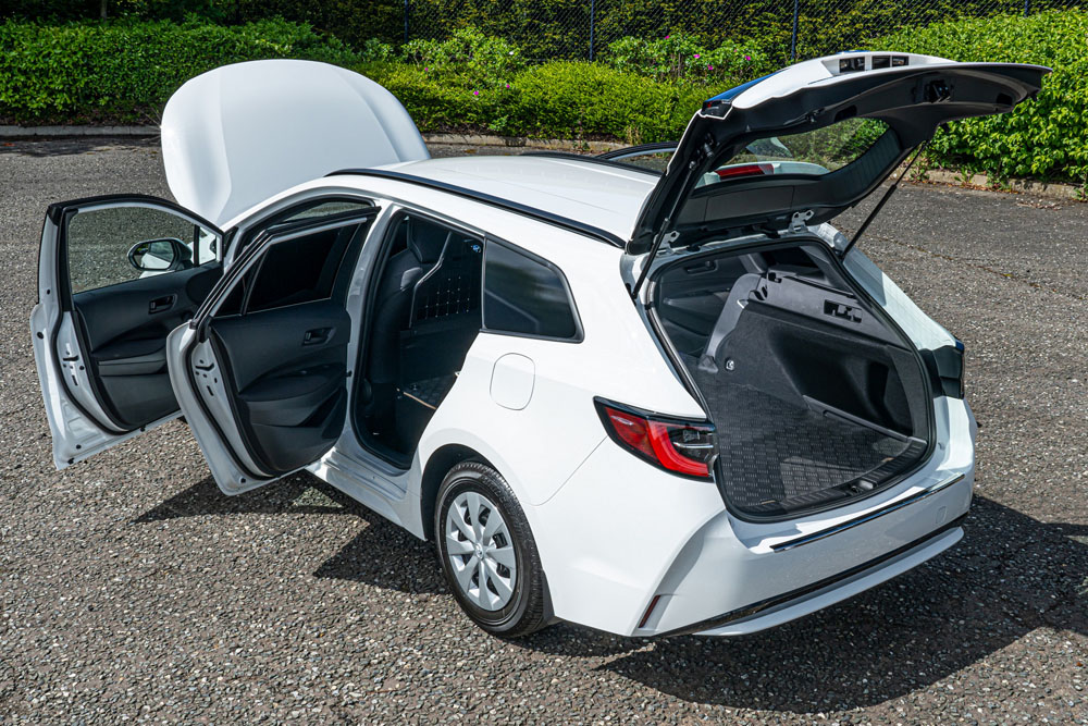 El Toyota Corolla planta cara a las furgonetas más trabajadoras 1 Motor16 Toyota Corolla Commercial. Imagen trasera.