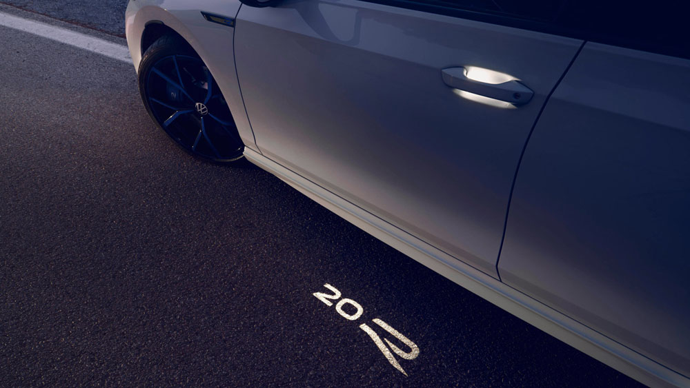 El Volkswagen Golf R cumple 20 años de una impresionante forma 8 Motor16 2022 VW Golf R 20 Years Edition 5 Motor16