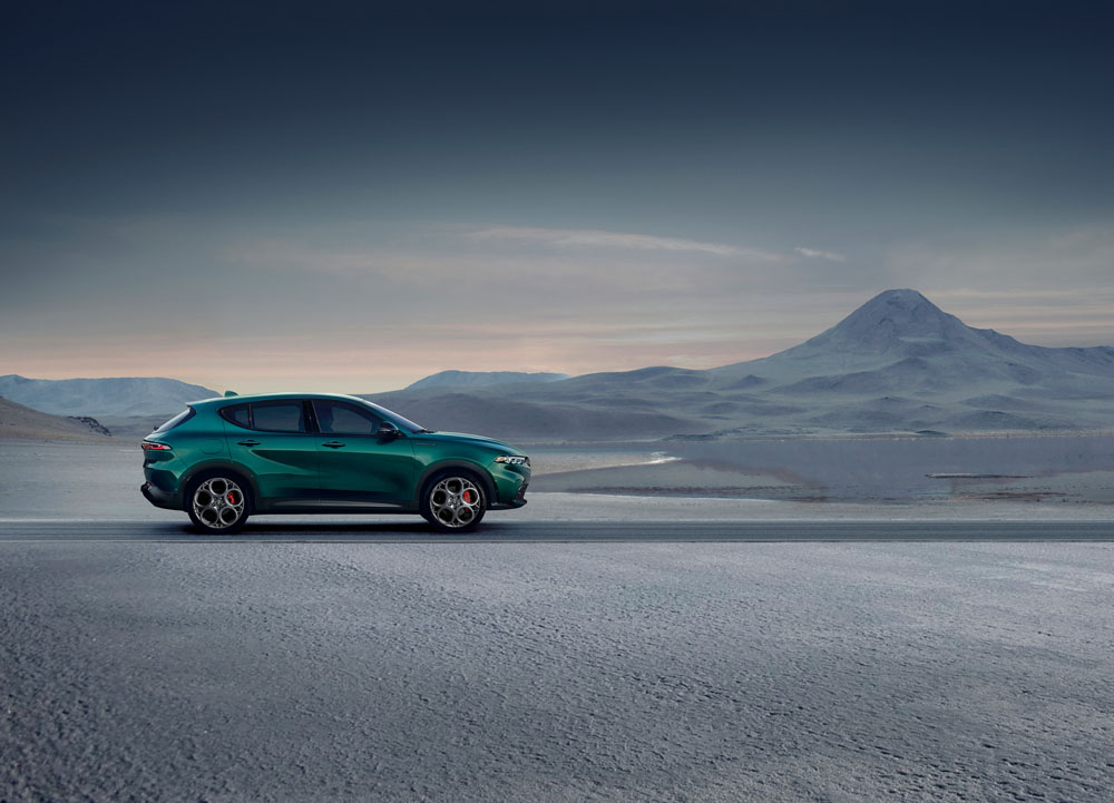 2022 Alfa Romeo Tonale. Imagen estática perfil.