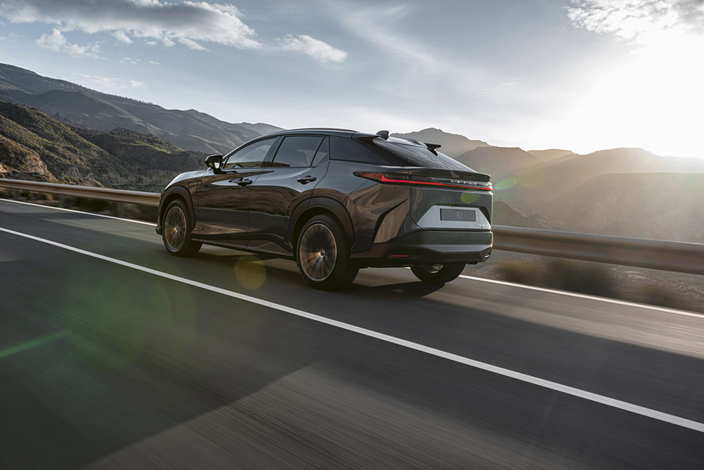 2022 lexus RZ 450e 5 Motor16