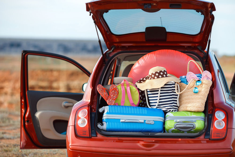 Carné de conducir: esto es lo que debes hacer si viajas a otro país 75 Motor16 2022 maletero coche carga 1 Motor16