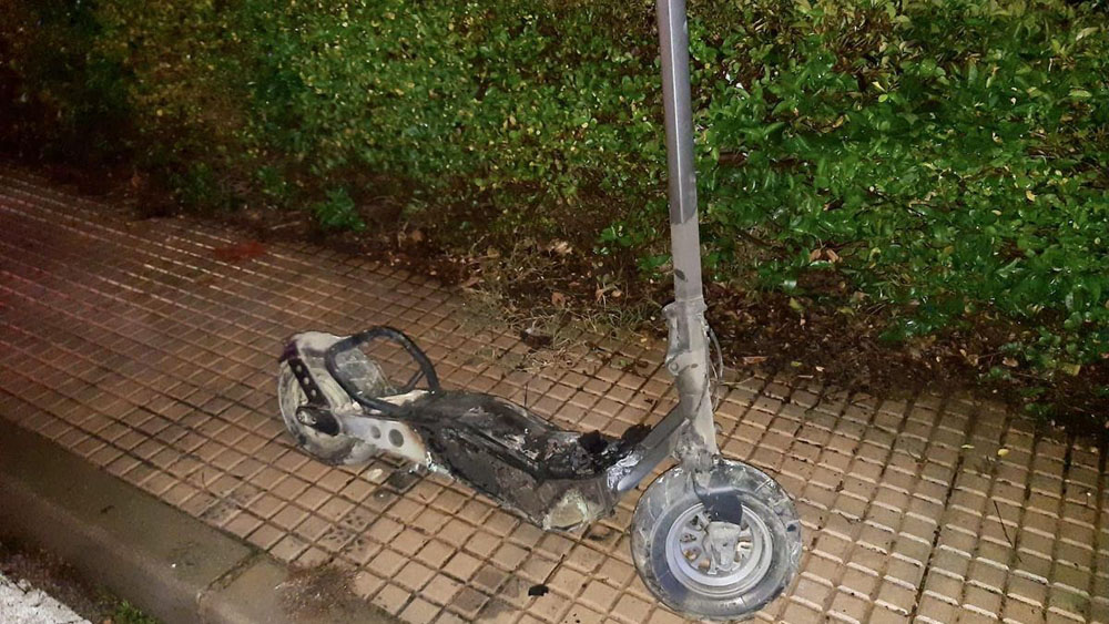 Patinete eléctrico calcinado