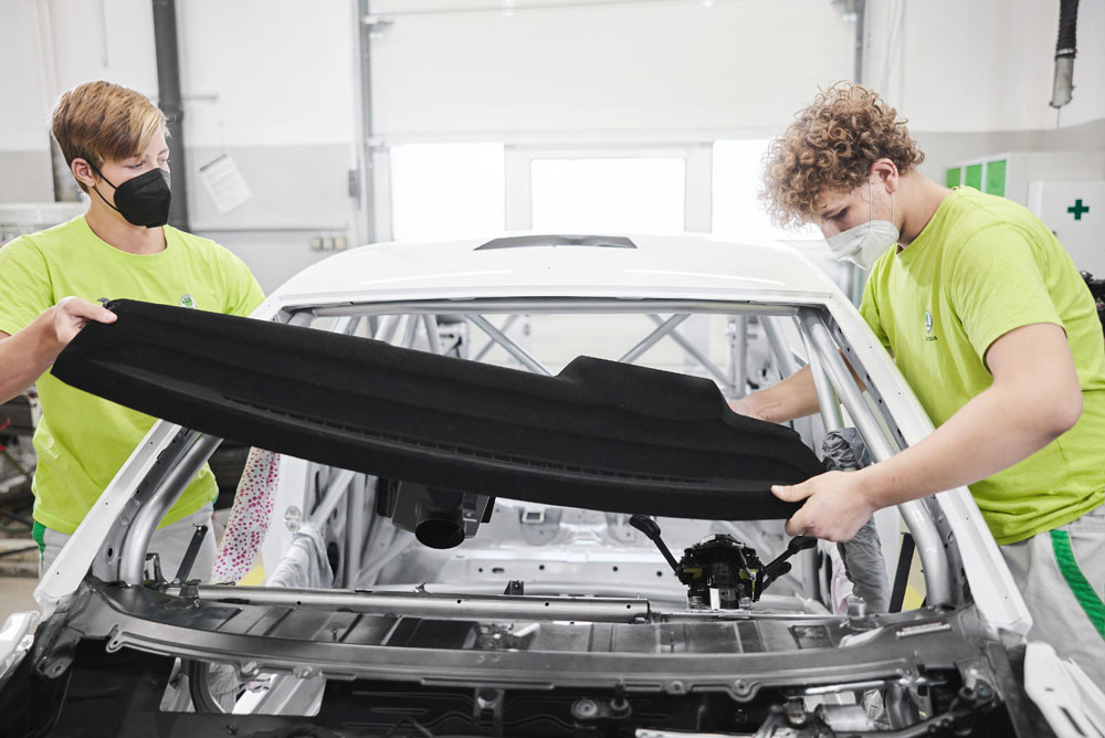 Los estudiantes de Skoda vuelven a hacer de las suyas con este Afriq 44 Motor16 2023 SKODA AFRIQ 19 Motor16