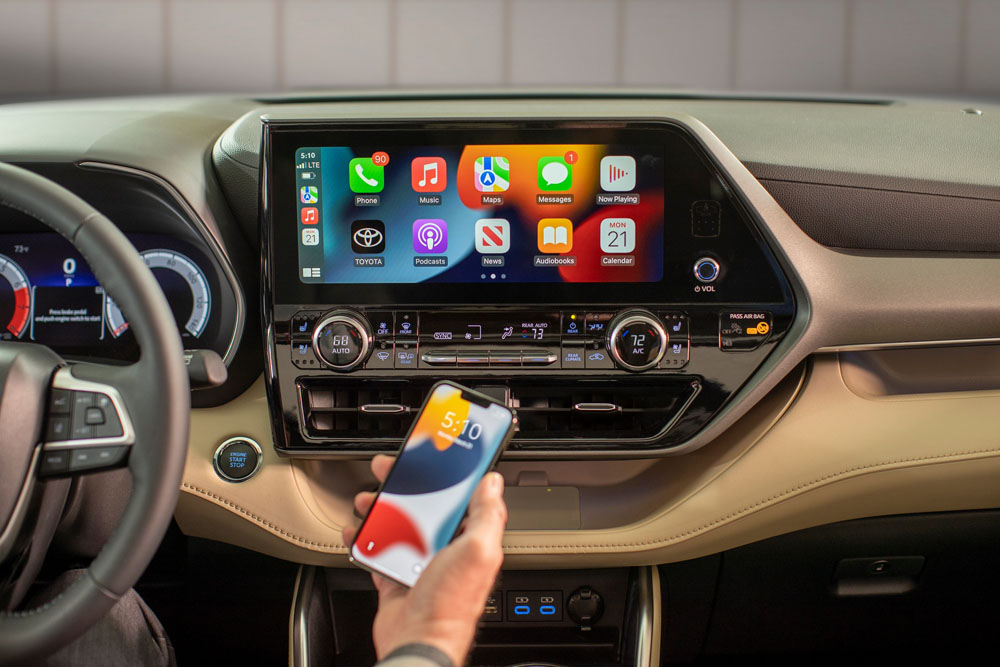 2022 Toyota Highlander. Imagen pantalla interior.