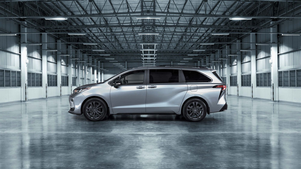 2023 Toyota Sienna 25th 1 Motor16