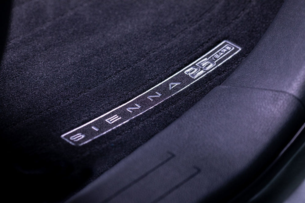 Por sus 25 años llega esta edición especial del Toyota Sienna 16 Motor16 2023 Toyota Sienna 25th 14 Motor16