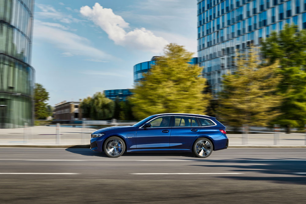 El BMW Serie 3 estrena imagen y la última tecnología 44 Motor16 2023 bmw serie 3 touring 8 1 Motor16