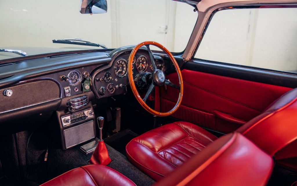 Este Aston Martin DB5 fue de Sean Connery y ahora puede ser tuyo 11 Motor16 Aston Martin DB5 Sean Connery 5 1 Motor16