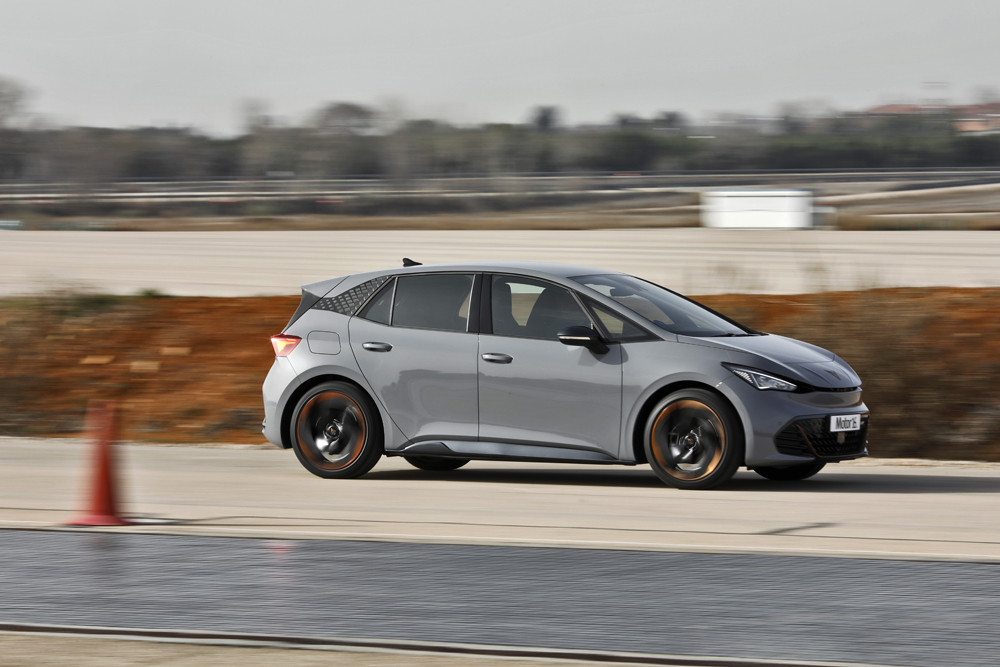Cupra Born. Electrodeportividad 10 Motor16 CUPRA BORN 2022 1819 08 Motor16