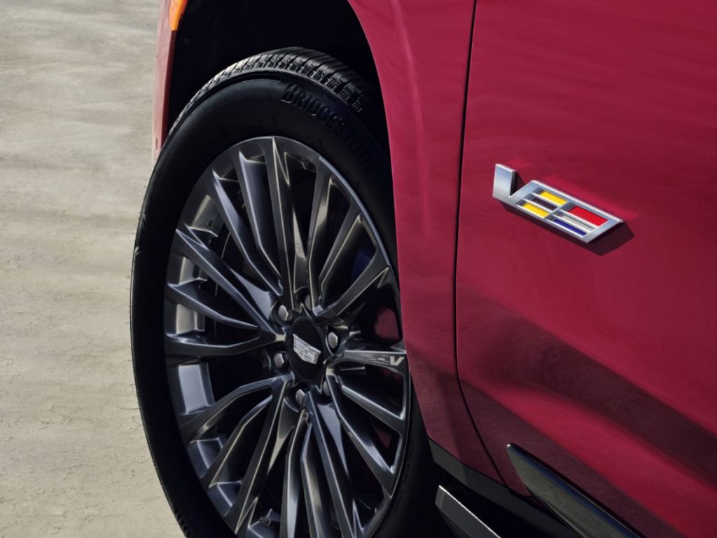 Cadillac Escalade 2 Motor16