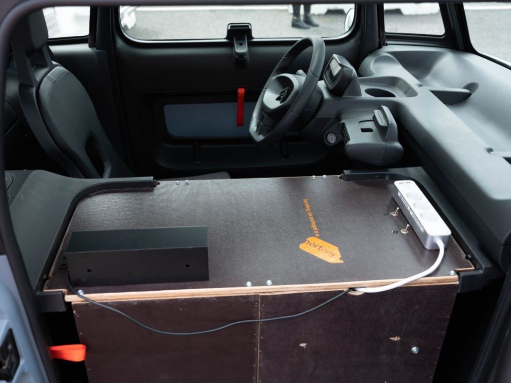 El Citroën AMI monta paneles solares 2 Motor16 Foto interior Citroën AMI Cargo.